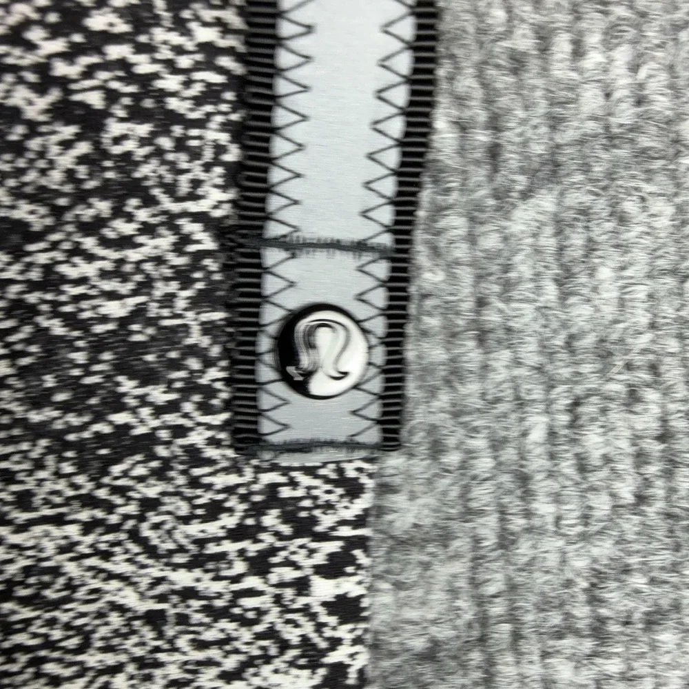 Lululemon Athletica Gym Towel Gray Microfiber 26.5x27.5 Textured Square Workout
